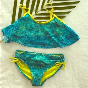 3/25✨Roxy 2 piece girls bikini. Sweet for girls.